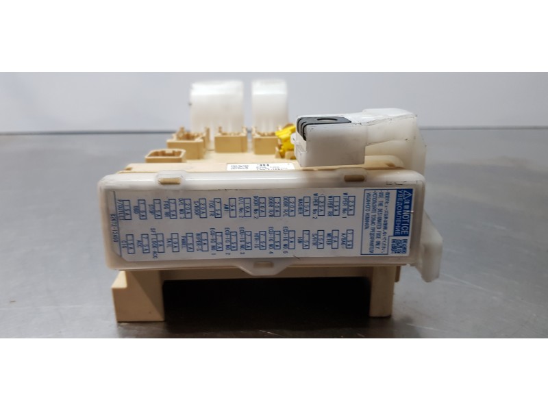 Recambio de caja reles / fusibles para toyota auris touring sports (e18) hybrid active referencia OEM IAM 8273012X70A  