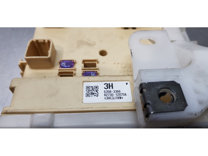 Recambio de caja reles / fusibles para toyota auris touring sports (e18) hybrid active referencia OEM IAM 8273012X70A  
