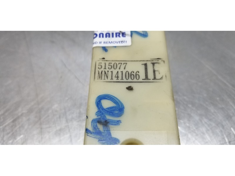 Recambio de mando elevalunas delantero izquierdo para mitsubishi grandis (na0w) 2.0 di d referencia OEM IAM MN141066   Recambio de mando elevalunas delantero izquierdo para mitsubishi grandis (na0w) 2.0 di d referencia OEM IAM MN141066