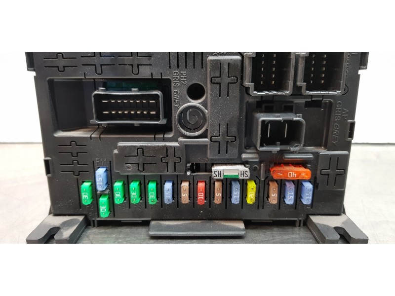 Recambio de caja reles / fusibles para citroen c4 grand picasso business referencia OEM IAM 281197595  