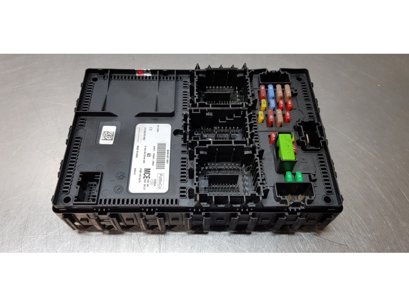 Recambio de caja reles / fusibles para ford ka+ essential referencia OEM IAM JU5T15604MCE  