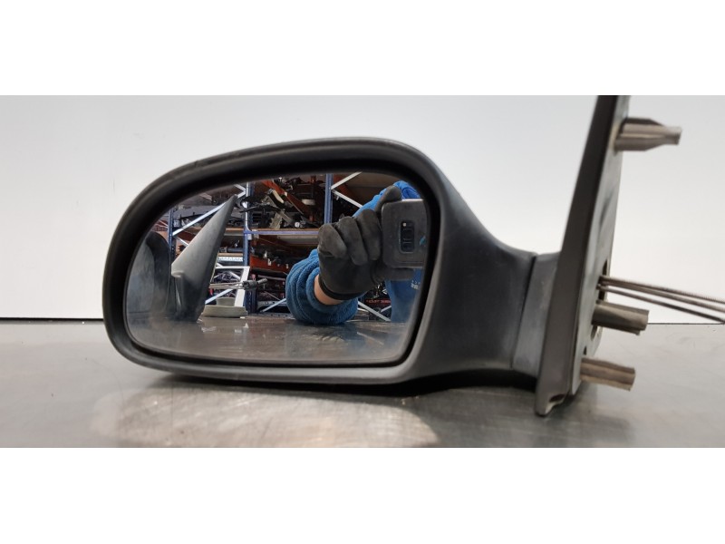 Recambio de retrovisor izquierdo para citroen saxo 1.4 sx referencia OEM IAM 8148XH  