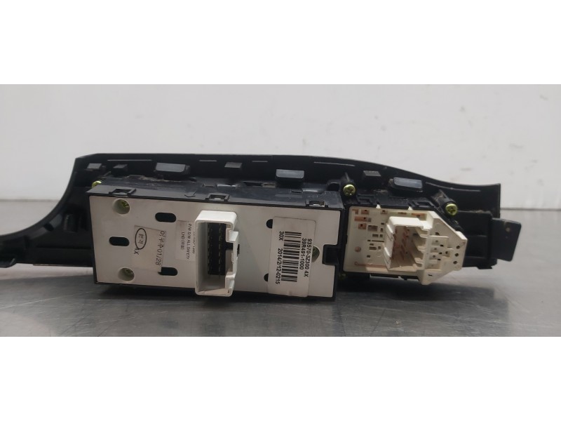 Recambio de mando elevalunas delantero izquierdo para hyundai i40 style blue referencia OEM IAM 935703Z300  