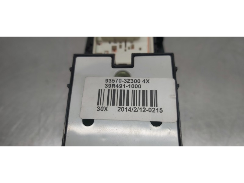 Recambio de mando elevalunas delantero izquierdo para hyundai i40 style blue referencia OEM IAM 935703Z300  