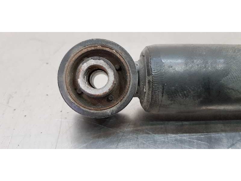 Recambio de amortiguador trasero derecho para kia ceed business referencia OEM IAM 55310J7AA0  