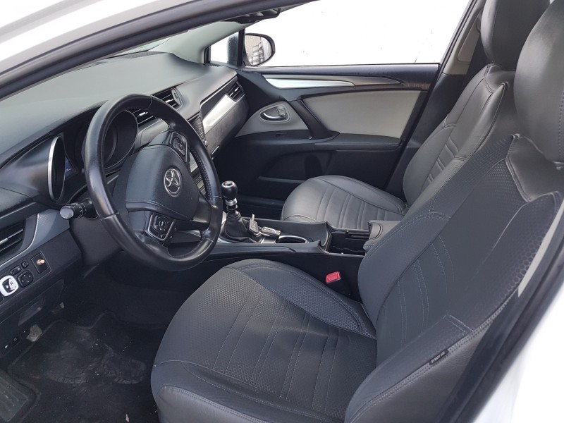 toyota avensis touring sports del año 2017