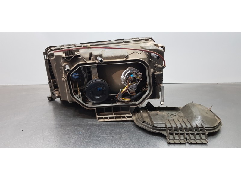 Recambio de faro derecho para mercedes clase e (w124) berlina d 300 (124.130) referencia OEM IAM A1248203959  