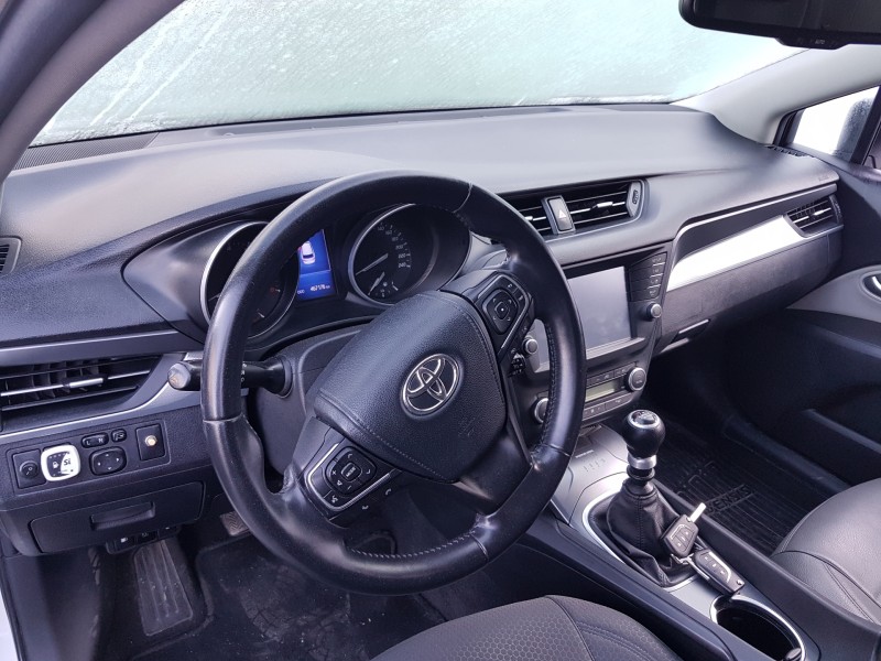 toyota avensis touring sports del año 2017