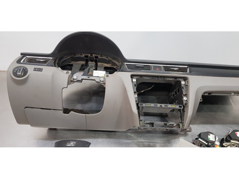 Recambio de kit airbag para seat toledo (kg3) reference referencia OEM IAM 5JB857009BEDI 6F0880201AG 34D959655B Recambio de kit airbag para seat toledo (kg3) reference referencia OEM IAM 5JB857009BEDI 6F0880201AG 34D959655B