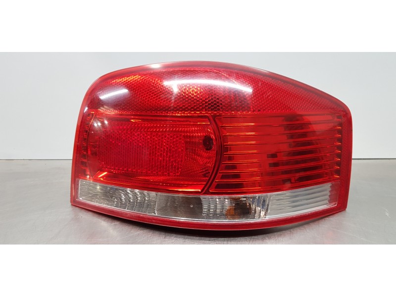 Recambio de piloto trasero derecho para audi a3 (8p) restyling referencia OEM IAM 8P0945096B 8P0945096 