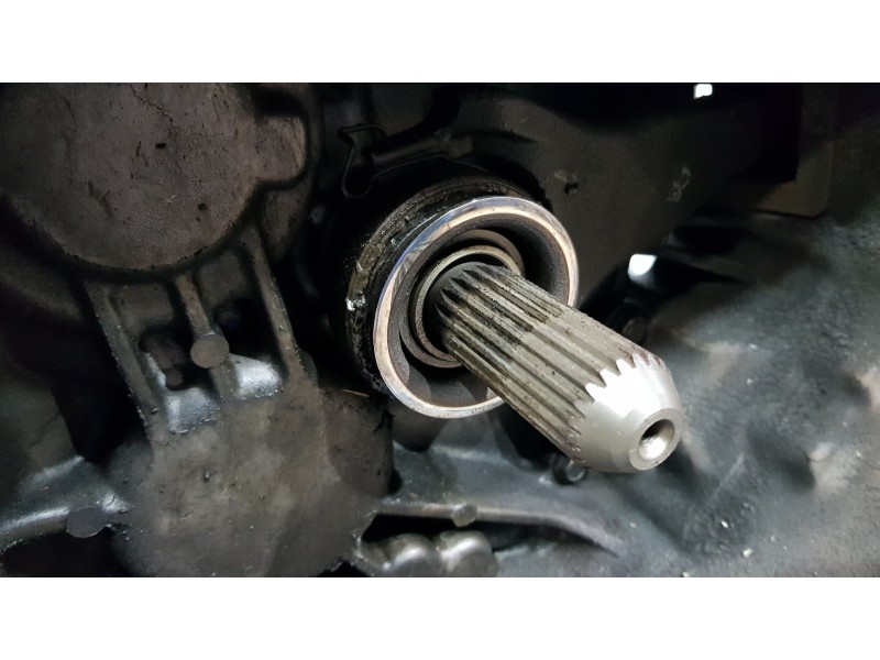 Recambio de caja cambios para toyota auris active referencia OEM IAM 3030012F70  