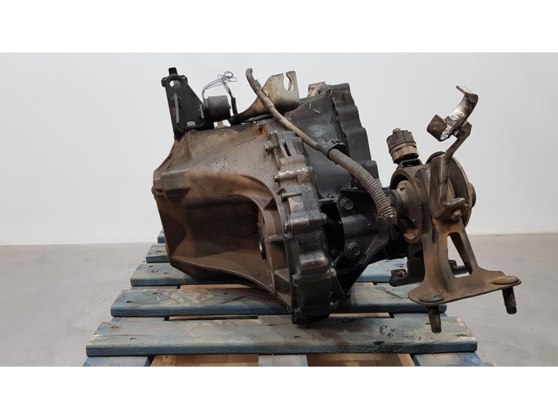 Recambio de caja cambios para toyota auris active referencia OEM IAM 3030012F70  