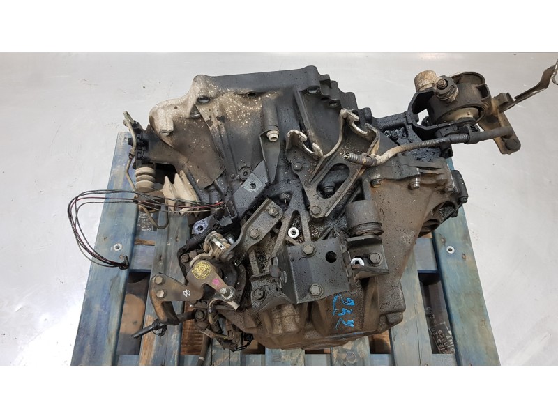 Recambio de caja cambios para toyota auris active referencia OEM IAM 3030012F70  