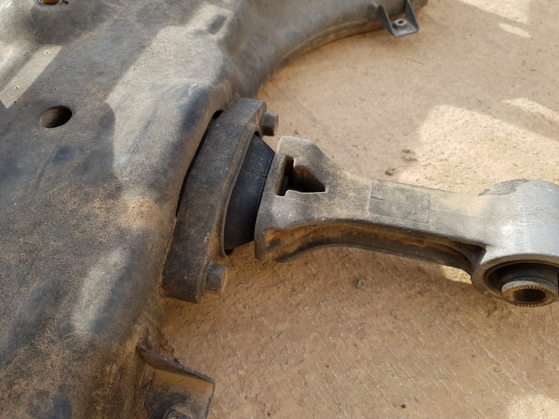 Recambio de puente delantero para hyundai i30 fastback tecno referencia OEM IAM 62400J7AA0 54810G4AB0 