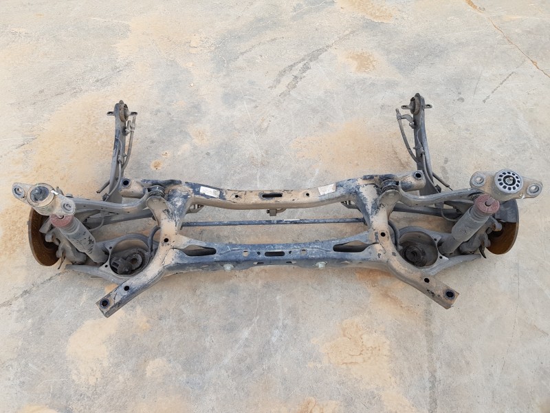 Recambio de puente trasero para hyundai i30 fastback tecno referencia OEM IAM 55410J7AA0  