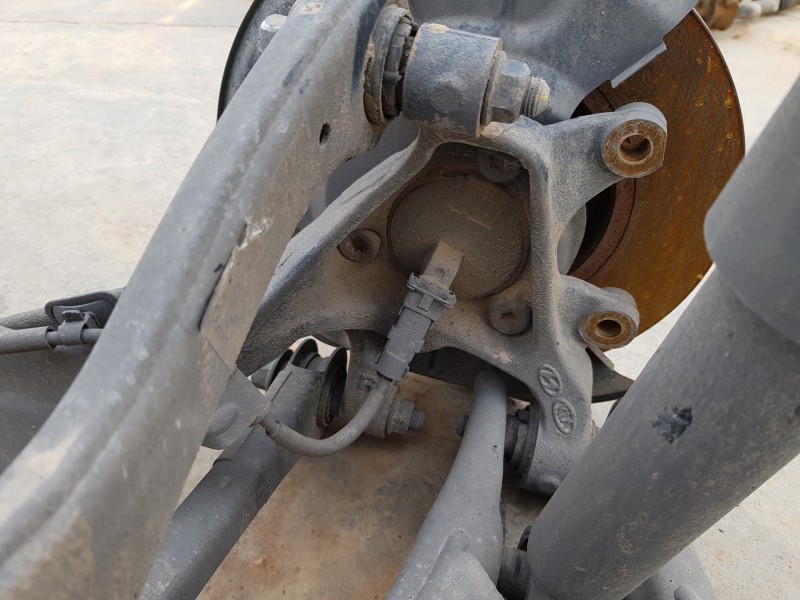 Recambio de puente trasero para hyundai i30 fastback tecno referencia OEM IAM 55410J7AA0  