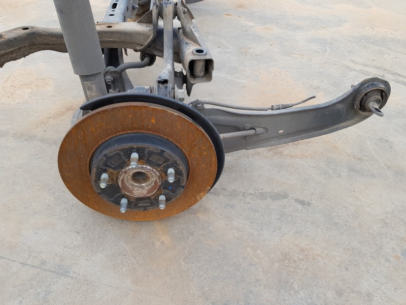 Recambio de puente trasero para hyundai i30 fastback tecno referencia OEM IAM 55410J7AA0  