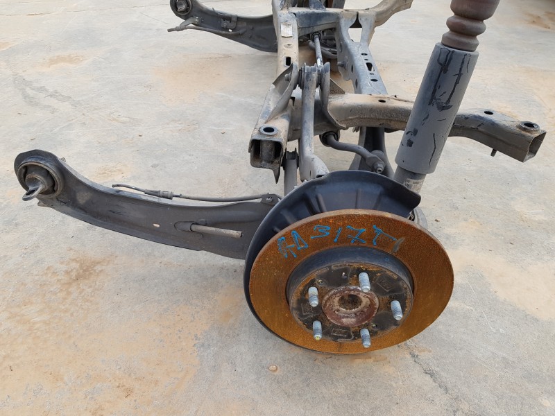 Recambio de puente trasero para hyundai i30 fastback tecno referencia OEM IAM 55410J7AA0  