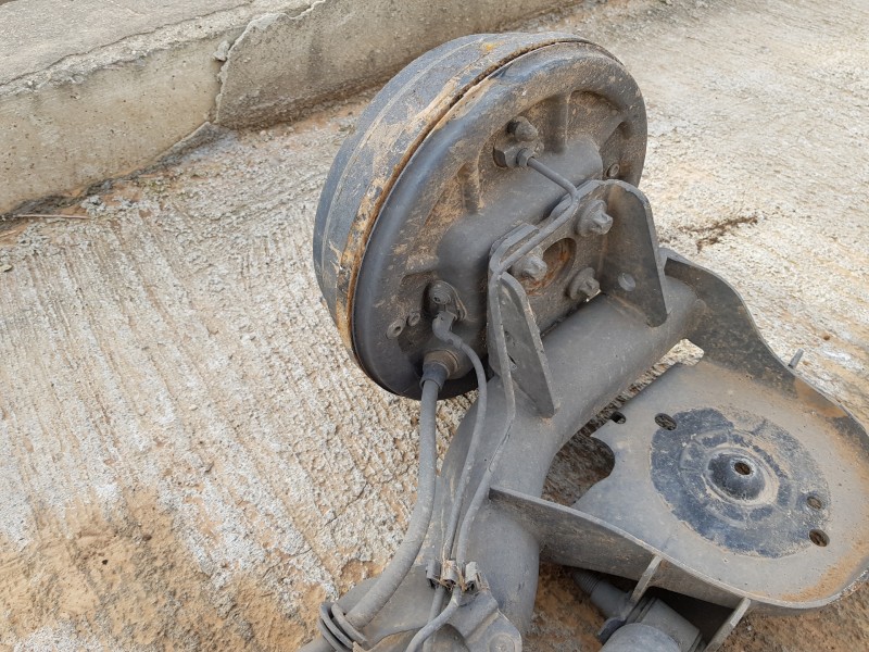 Recambio de puente trasero para dacia lodgy laureate referencia OEM IAM 555117070R  