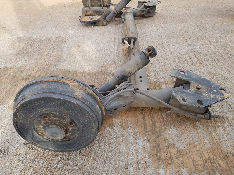 Recambio de puente trasero para dacia lodgy laureate referencia OEM IAM 555117070R  