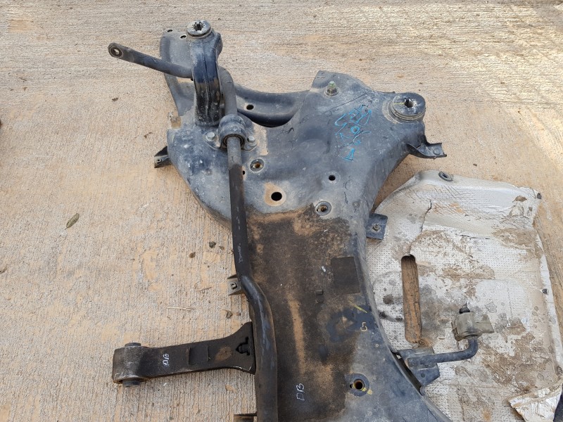 Recambio de puente delantero para hyundai tucson ix35 referencia OEM IAM 62405D7050  