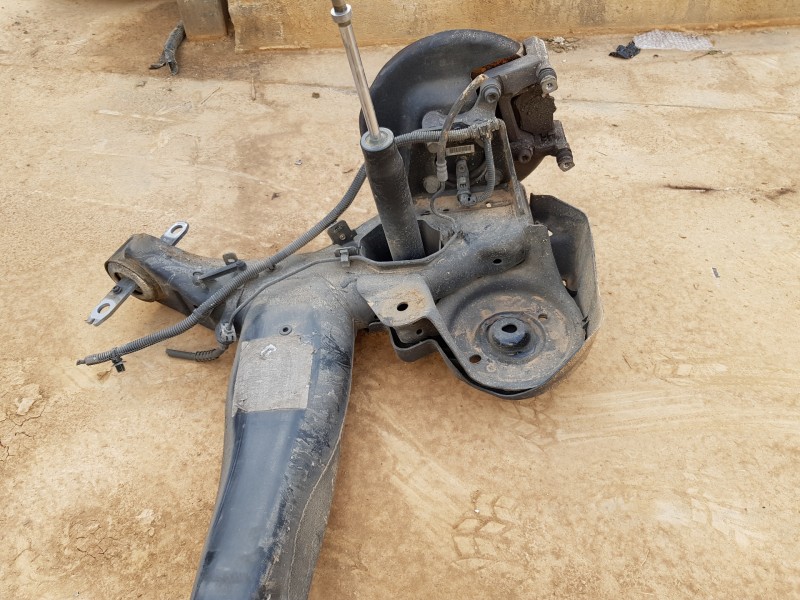 Recambio de puente trasero para peugeot 3008 allure referencia OEM IAM 9833974980  