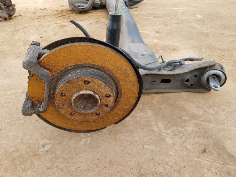 Recambio de puente trasero para peugeot 3008 allure referencia OEM IAM 9833974980  