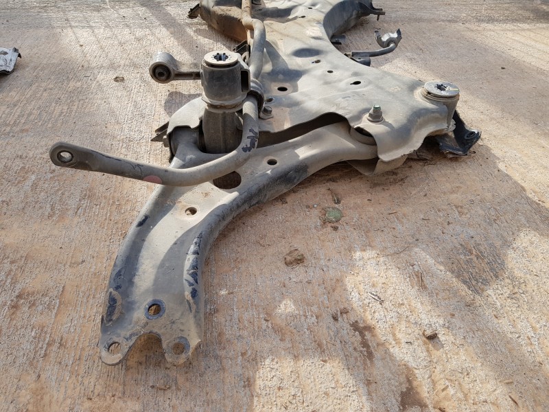 Recambio de puente delantero para hyundai tucson tl referencia OEM IAM 62405D7050  