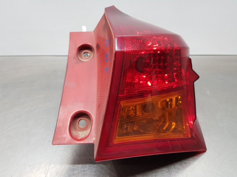 Recambio de piloto trasero derecho para toyota auris active referencia OEM IAM 8155102740  