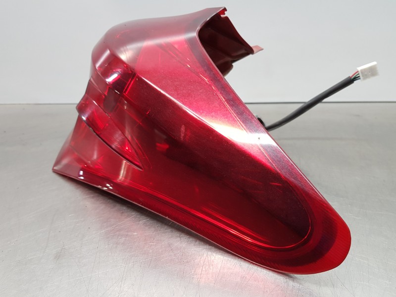 Recambio de piloto trasero derecho para toyota auris active referencia OEM IAM 8155102740  