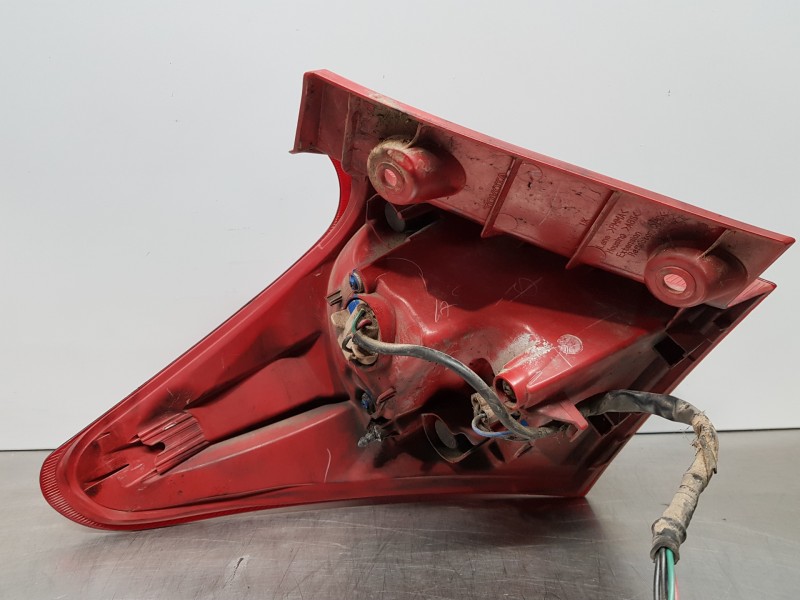 Recambio de piloto trasero derecho para toyota auris active referencia OEM IAM 8155102740  