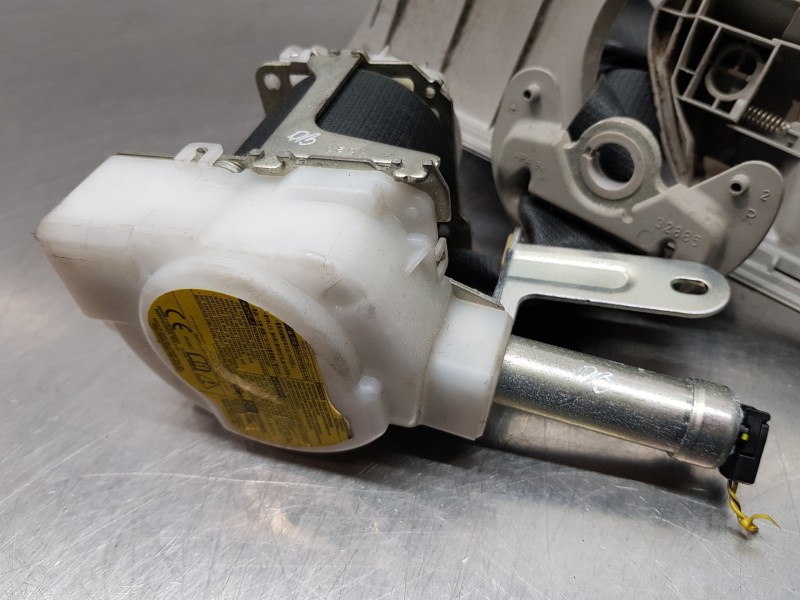 Recambio de cinturon seguridad delantero derecho para toyota auris active referencia OEM IAM 7321002460C2 7302302040  Recambio de cinturon seguridad delantero derecho para toyota auris active referencia OEM IAM 7321002460C2 7302302040