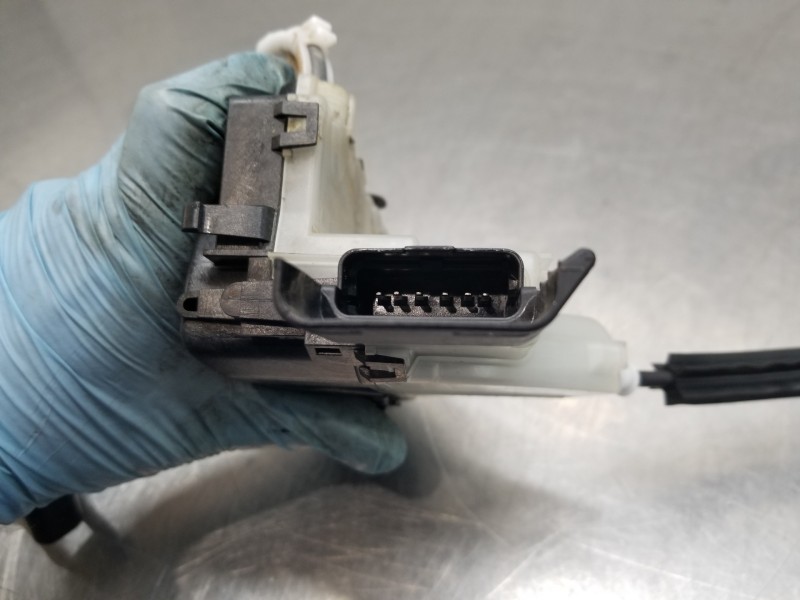 Recambio de cerradura puerta delantera derecha para citroen ds 7 crossback bluehdi referencia OEM IAM 9820531180 16943500 