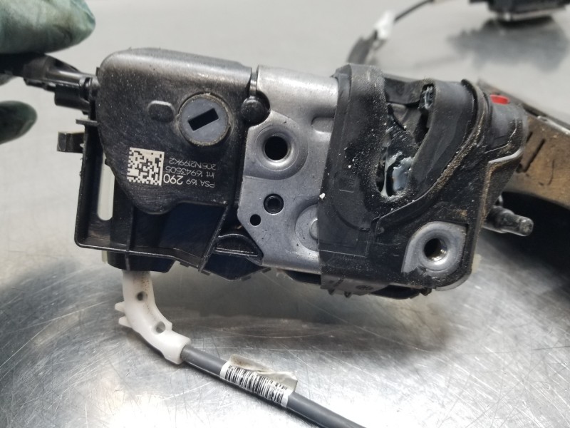 Recambio de cerradura puerta trasera derecha para citroen ds 7 crossback bluehdi referencia OEM IAM 9816929080 16943505 