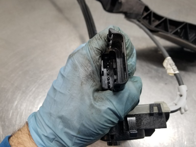 Recambio de cerradura puerta trasera izquierda para citroen ds 7 crossback bluehdi referencia OEM IAM 9816929180 16943504 