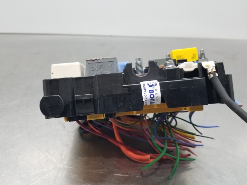 Recambio de caja reles / fusibles para citroen ds 7 crossback bluehdi referencia OEM IAM 9804848580  