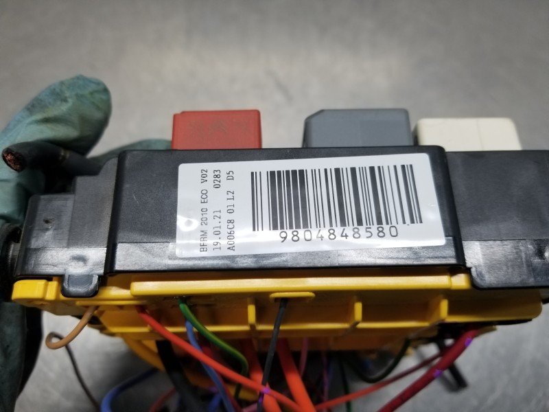 Recambio de caja reles / fusibles para citroen ds 7 crossback bluehdi referencia OEM IAM 9804848580  