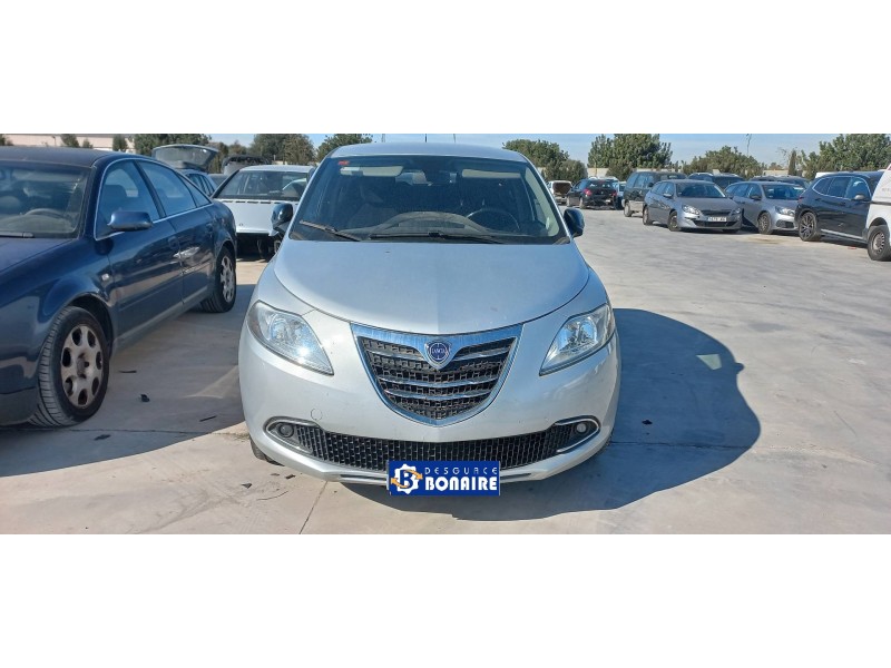 lancia ypsilon (402) del año 2013