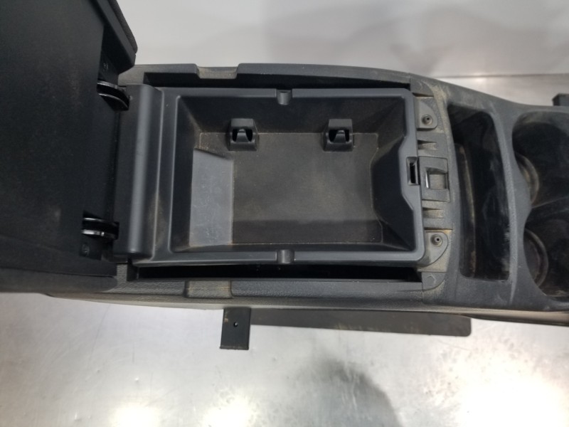 Recambio de apoyabrazos central para nissan qashqai (j11) vision referencia OEM IAM 969104EH3B  