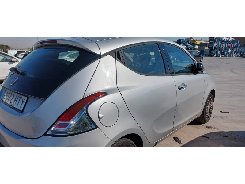 lancia ypsilon (402) del año 2013