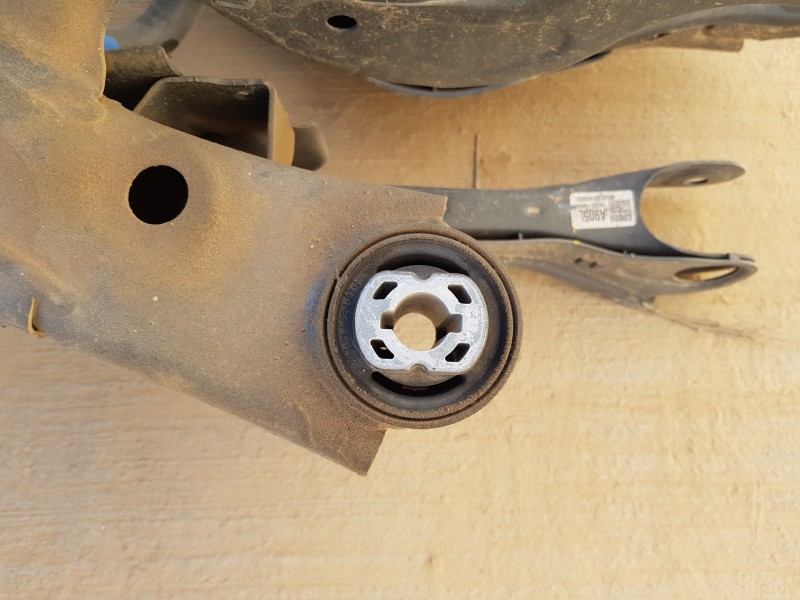 Recambio de puente trasero para hyundai tucson klass referencia OEM IAM 55405N9050 55510N9000 