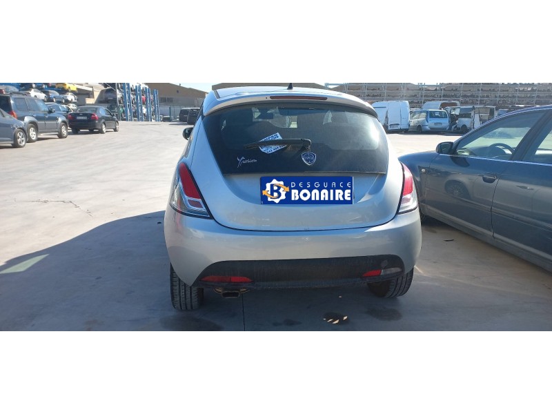 lancia ypsilon (402) del año 2013