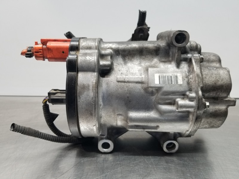 Recambio de compresor aire acondicionado para toyota corolla touring sports (e21) hybrid referencia OEM IAM 8837012080 042400037