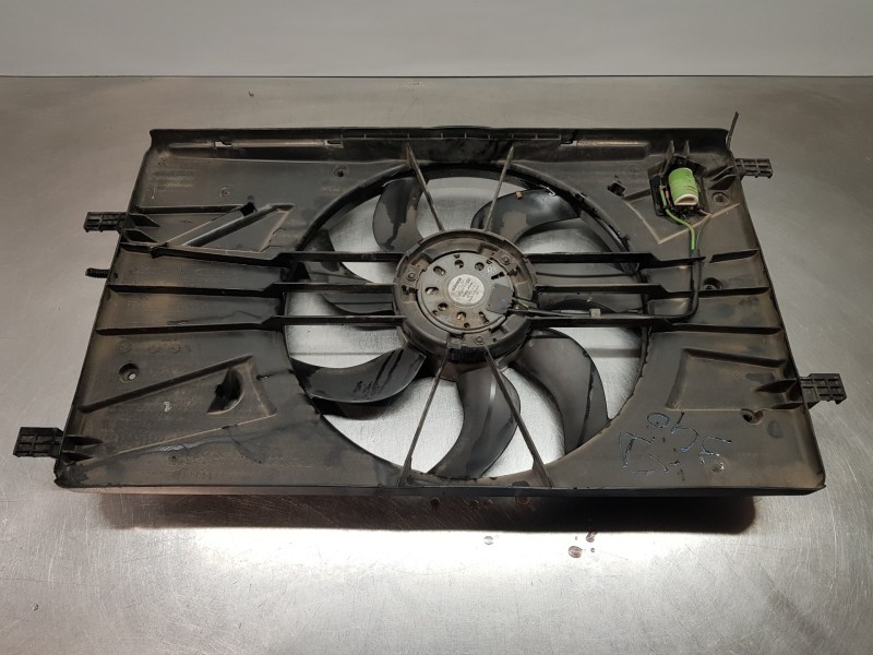 Recambio de electroventilador para opel astra j sports tourer selective referencia OEM IAM 13427160 13360890 13289627