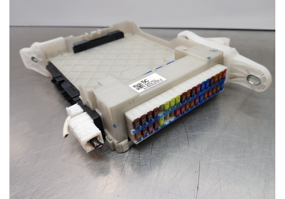 Recambio de caja reles / fusibles para toyota corolla touring sports (e21) hybrid referencia OEM IAM 8273002P80 8273002P80A 