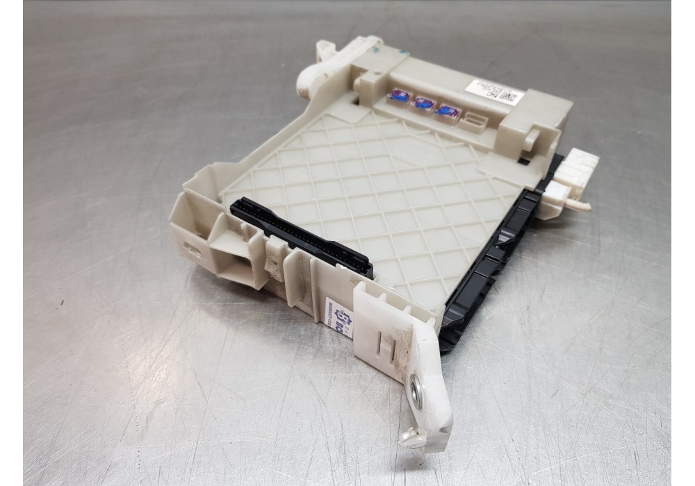 Recambio de caja reles / fusibles para toyota corolla touring sports (e21) hybrid referencia OEM IAM 8273002P80 8273002P80A 