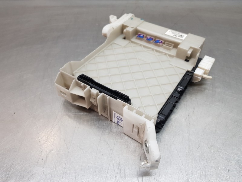 Recambio de caja reles / fusibles para toyota corolla touring sports (e21) hybrid referencia OEM IAM 8273002P80 8273002P80A 