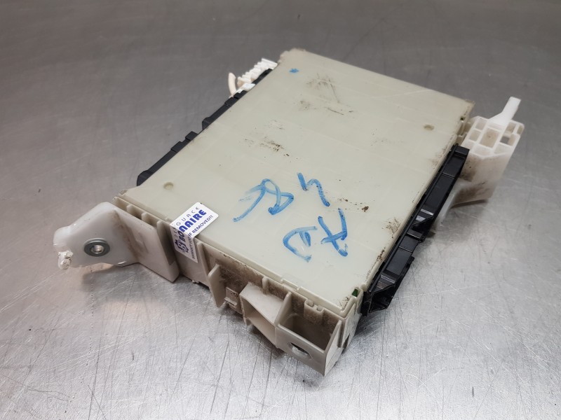 Recambio de caja reles / fusibles para toyota corolla touring sports (e21) hybrid referencia OEM IAM 8273002P80 8273002P80A 