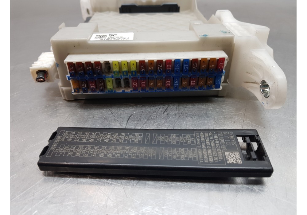 Recambio de caja reles / fusibles para toyota corolla touring sports (e21) hybrid referencia OEM IAM 8273002P80 8273002P80A 