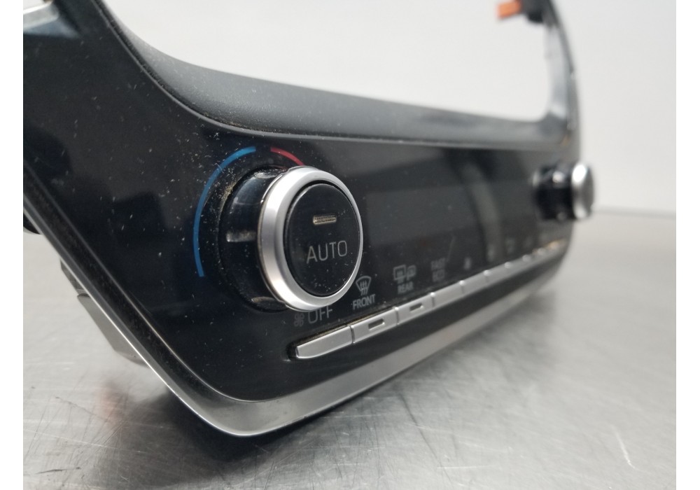 Recambio de mando climatizador para toyota corolla touring sports (e21) hybrid referencia OEM IAM 5590002F30  